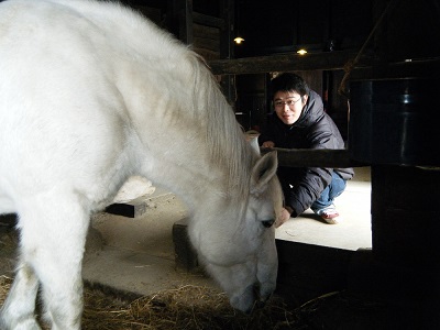 でっかい白いお馬と、陽佑氏