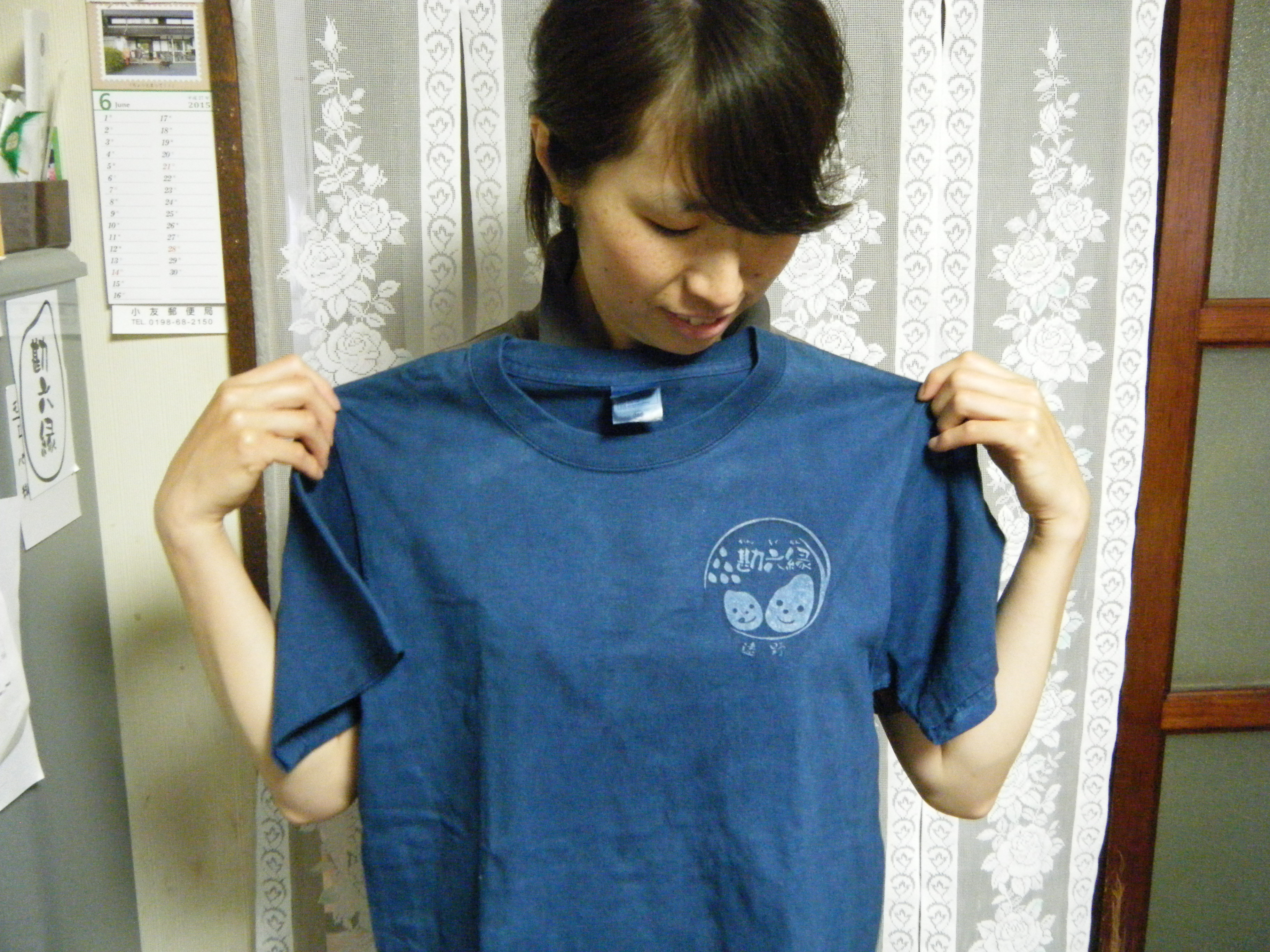 裕美氏の母からの結婚記念日プレゼント、勘六縁Tシャツ。